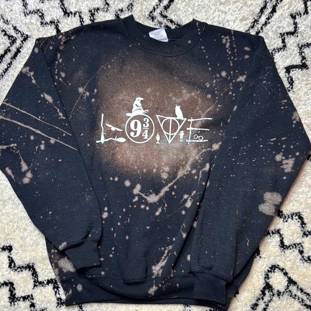 Black and Tan Graphic Men's Sweater